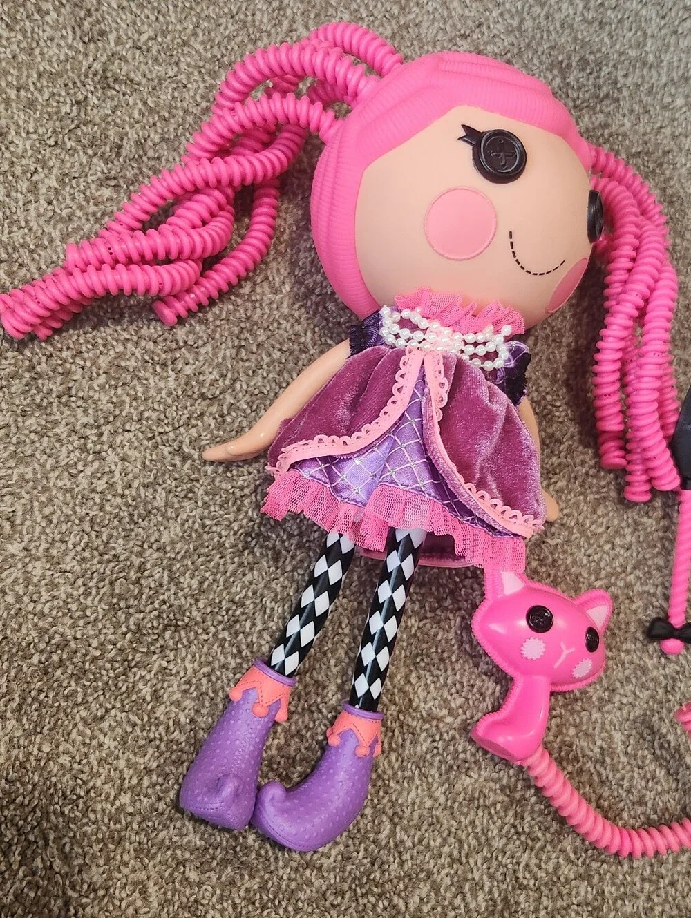 Lalaloopsy Confetti Carnivale Silly Hair Doll w Mask, Pet Cat, Hair Accessories